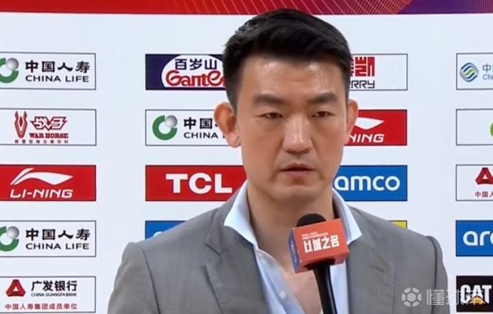 在足球俱乐